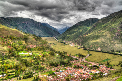 Foto Aerial Landscape panoramic view to Urubamba river and sacred valley from Taray v