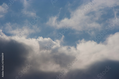 Fototapeta Naklejka Na Ścianę i Meble -  облака на фоне синего неба во всём своем разнообразии