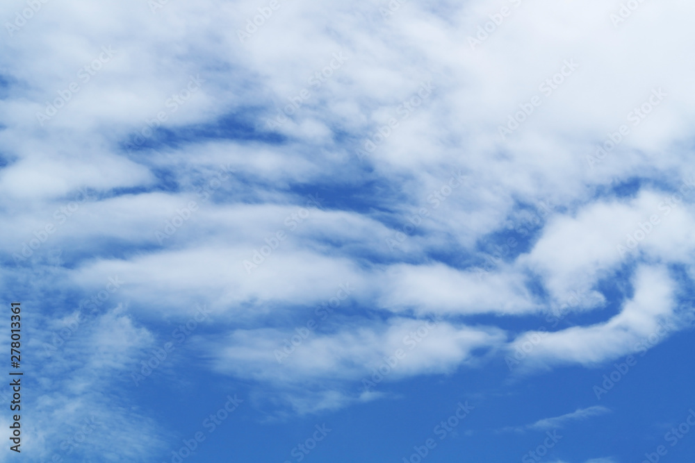 Obraz premium Sky background, white clouds in blue sky
