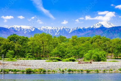北アルプスと犀川の風景、長野県安曇野市明科にて