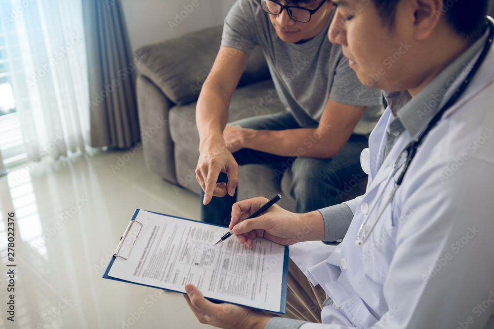 Φωτογραφία Patient is diagnosed with the effects of the disease and is pointing to the doctor report and discussing the effects