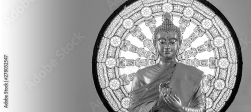 Photographie Big buddha statue standing with copy space on black and white tone on background