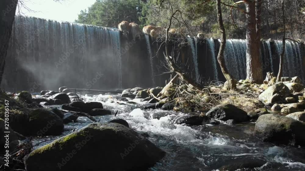 cruzando el rio con dron