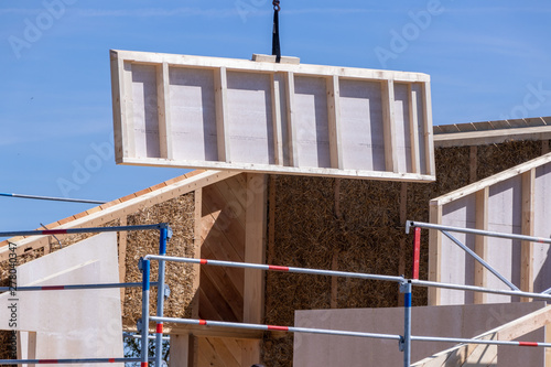 Ökologisch Bauen mit Holz und Stroh