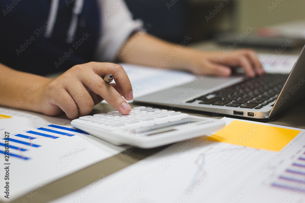 The accountant has checked the financial accounts of new investors who come to try to play business at the national level. The accountant has checked the financial accounts of new investors who come to try to play business at the national level.