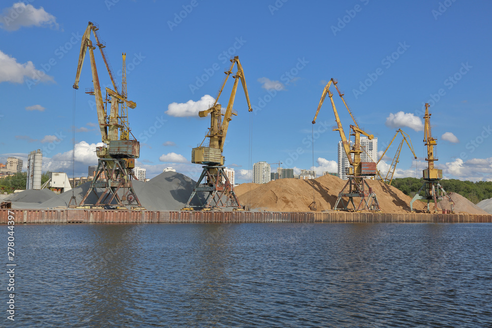 Industrial crane for unloading and loading in the river port
