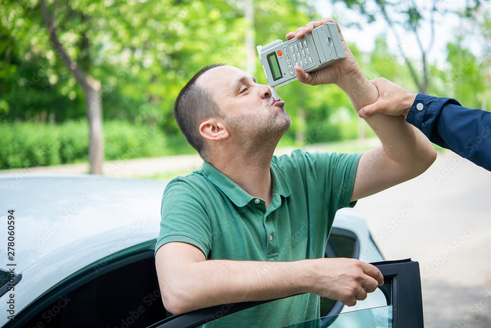 Foto de Driver due to being subject to test for alcohol content with ...