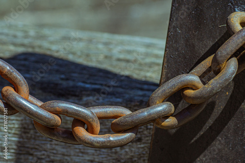 Cuadro en lienzo Heavy-duty chain links capable of withstanding great forces and holding firm