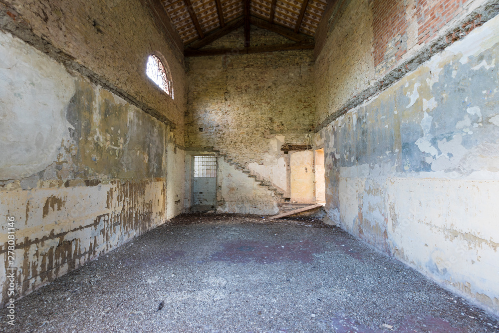 Fototapeta premium Urban exploration / Abandoned villa