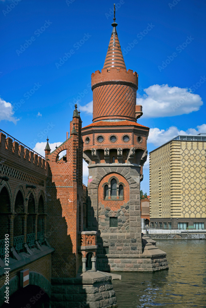 Naklejka premium Oberbaumbruecke bridge, Berlin, Germany
