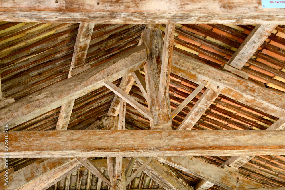 Naklejka premium traditional wooden roof framework seen from below