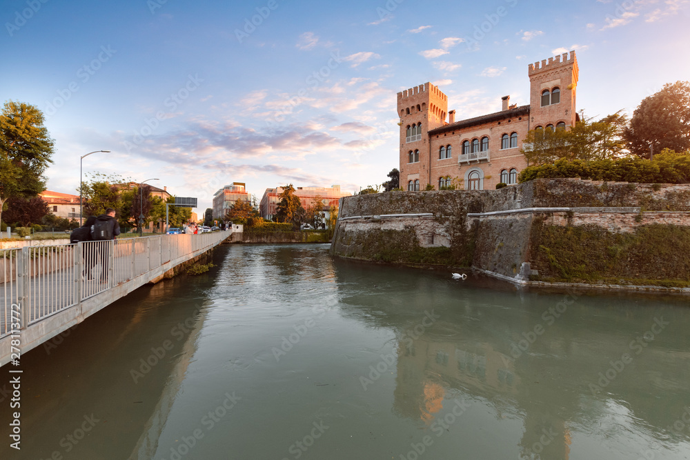 Fototapeta premium the bridge and the castle in Treviso during sunset.