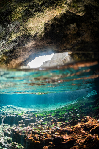 Rays of light into the underwater cave