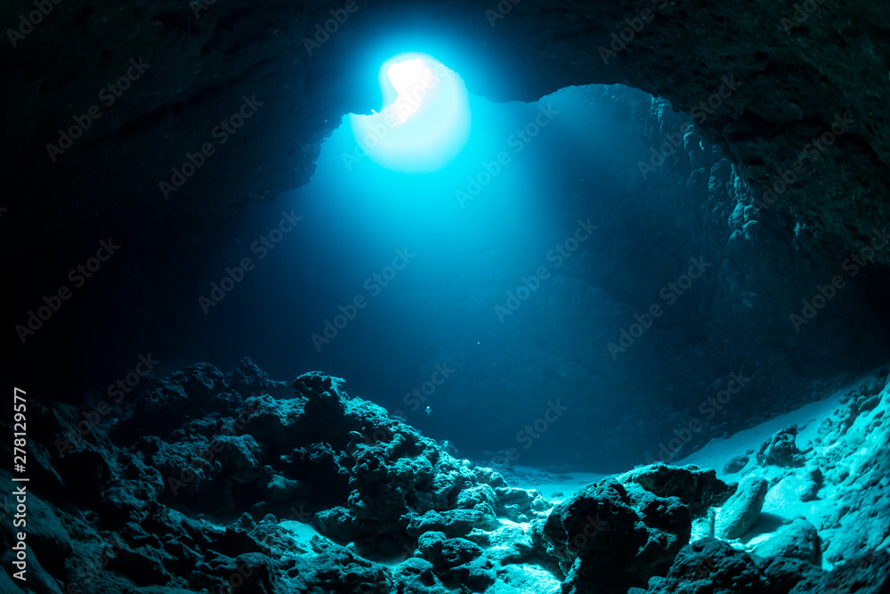 Underwater cave in Miyakojima Island - obrazy, fototapety, plakaty 