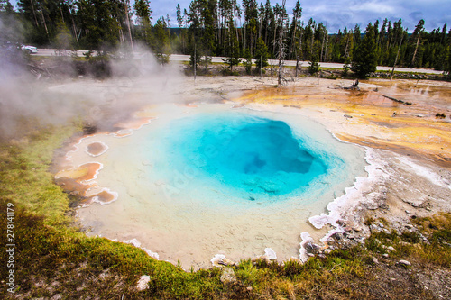 Yellowstone National Park - Blue hot spring