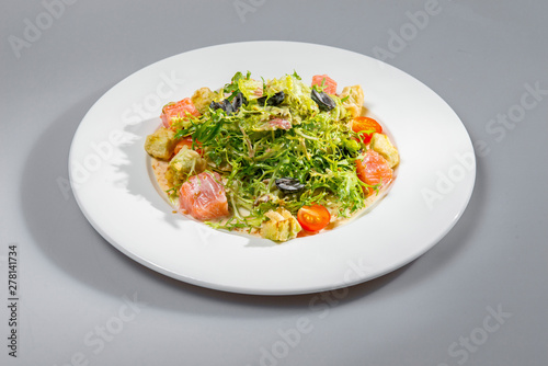 Salad With Salmon And Greens