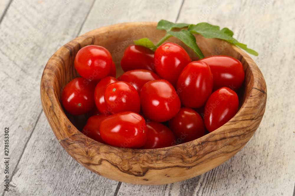 Red cherry tomatoes in the bowl Red cherry tomatoes in the bowl