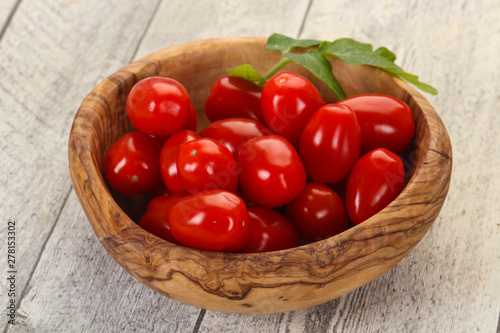 Red cherry tomatoes in the bowl