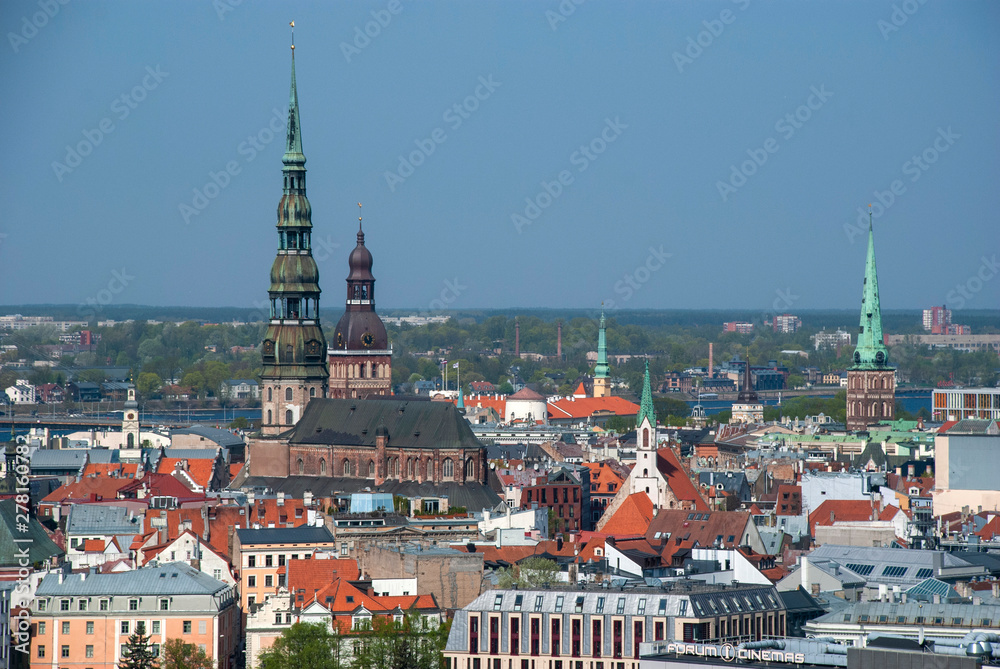 Fototapeta premium Blick über die Altstadt von Riga, Lettland - mit vielen Kirchen