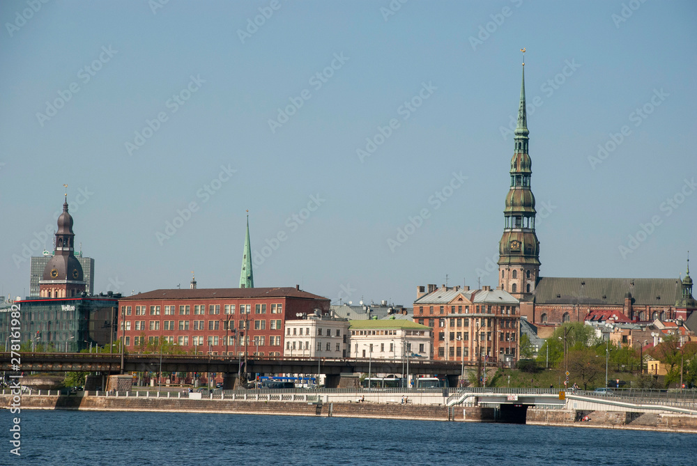 Riga Skyline mit vielen Kirchen, Lettland