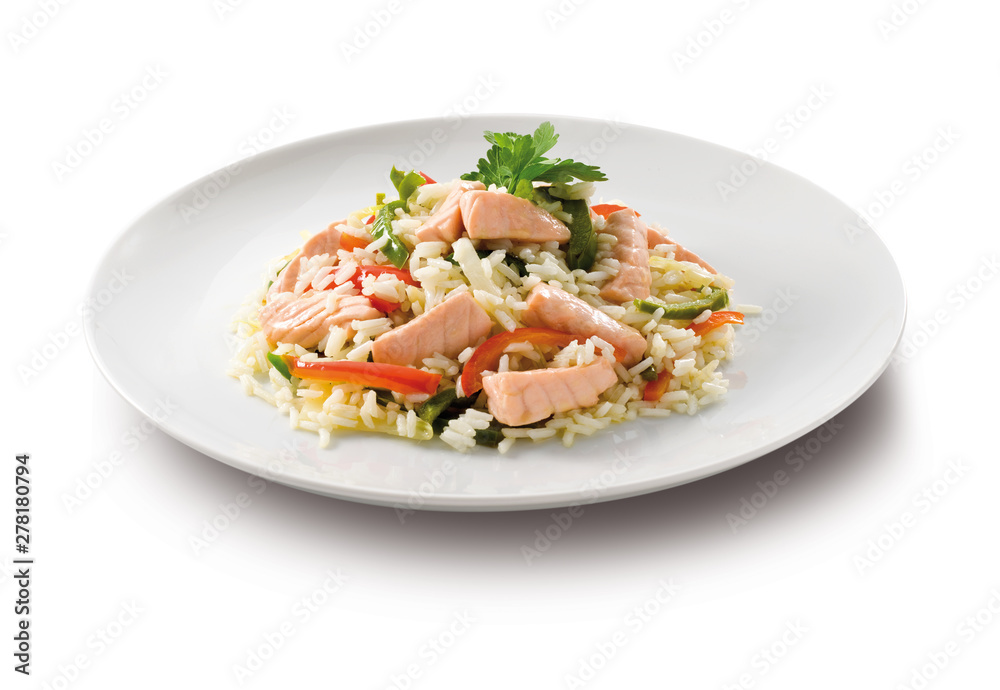 Ensalada de col con salmón y pimiento rojo sobre fondo blanco. Coleslaw with salmon and red pepper on white background. Ensalada de col con salmón y pimiento rojo sobre fondo blanco. Coleslaw with salmon and red pepper on white background.