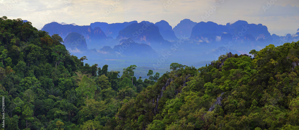 Obraz premium Beautiful view of mountains
