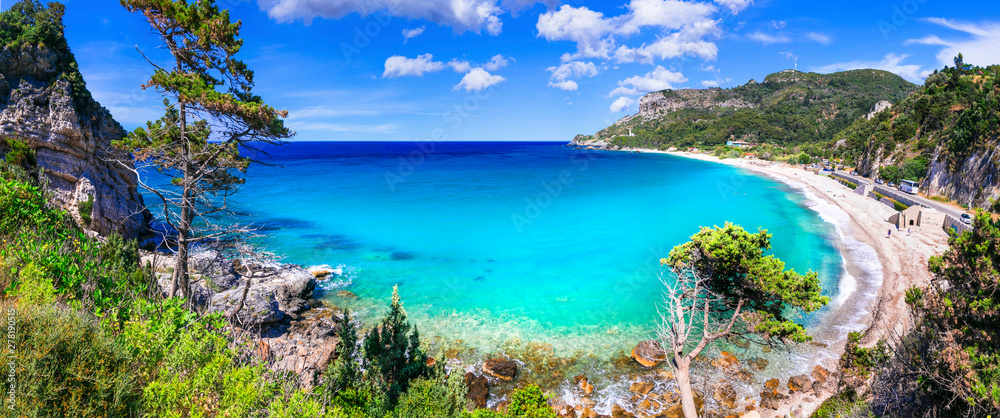Fototapeta Najlepsze plaże wyspy Samos - piękne Potami w pobliżu miasta Karlovasi, Grecja