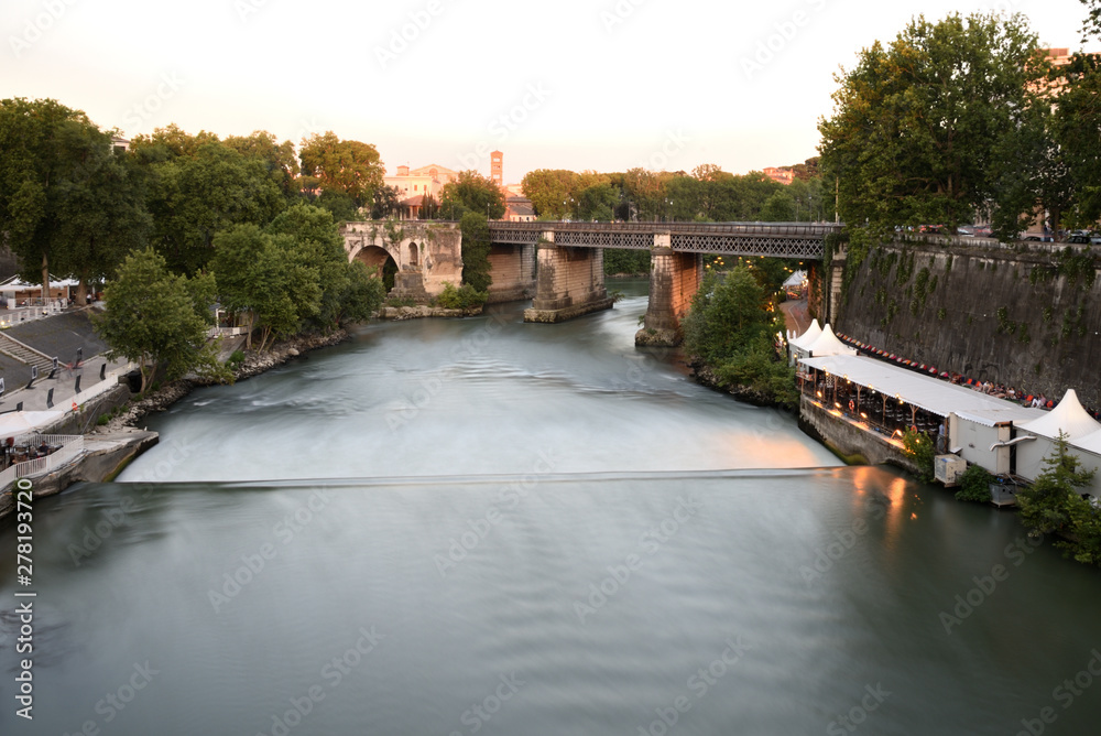Fototapeta premium sunset on Tevere river in Rome