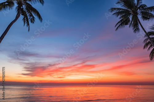 Fototapeta Naklejka Na Ścianę i Meble -  Sunset on a beautiful tropical beach in Thailand