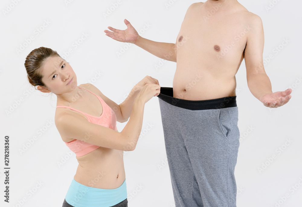 中年太りの男性とスタイルの良い女性stock Photo Adobe Stock