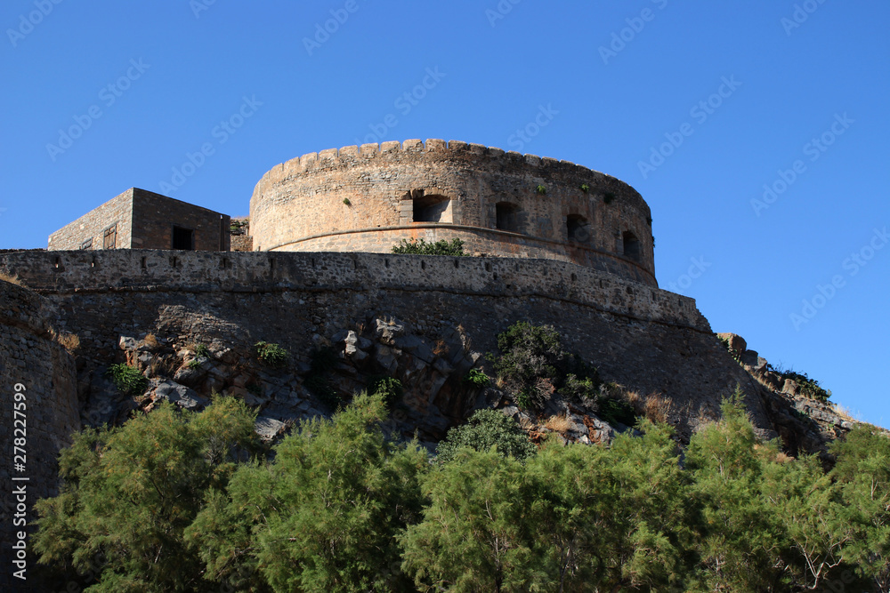 Ein Wehrturm auf Spinalonga Ein Wehrturm auf Spinalonga