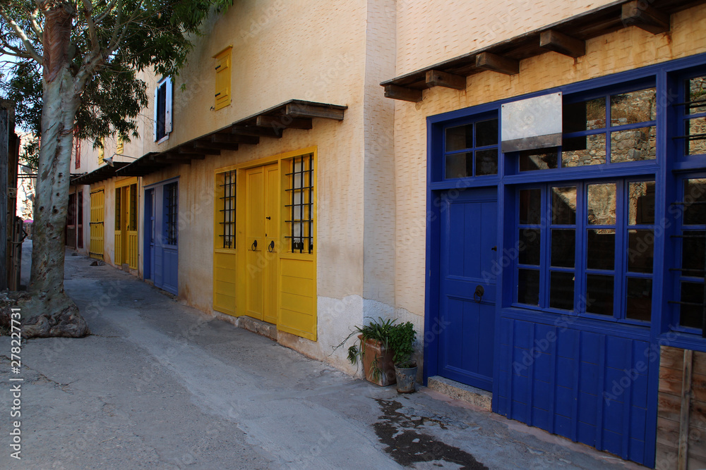 Bunte Haustüren auf Spinalonga