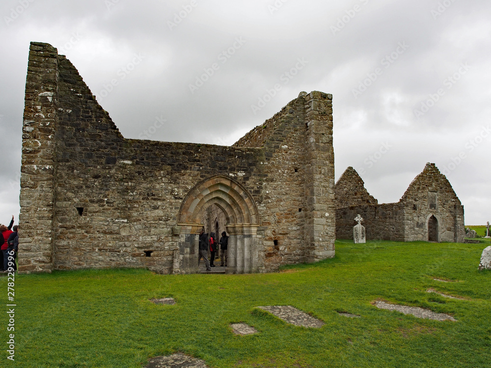 Clonmacnoise - eine einzigartige Klosterruine im County Offaly 