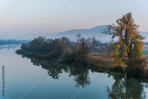 Fototapeta Naklejka Na Ścianę i Meble -  Morning sunrise near the river