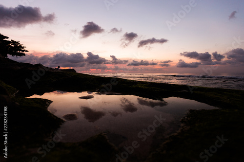 Purple sky tropical sunset on the sea beach © FrameSculptor