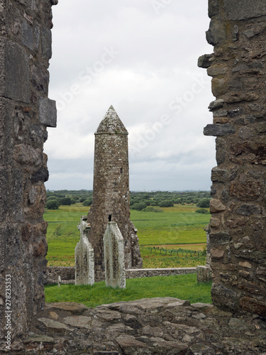 Clonmacnoise - eine einzigartige Klosterruine im County Offaly  photo