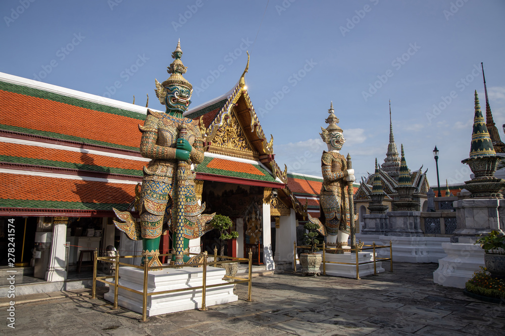 Fototapeta premium Giant Demon Guardian Standing in Front of Wat Phra Kaew (Grand Palace) Door in Bangkok Thailand