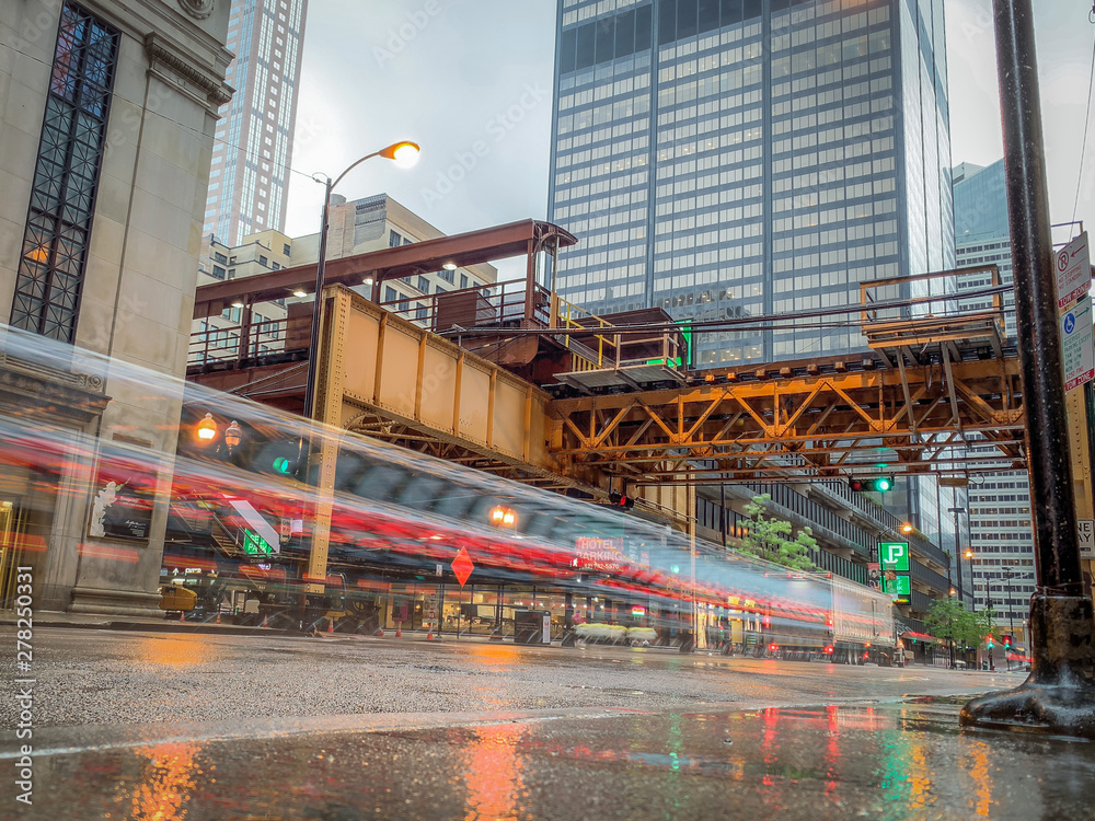 Chicago Illinois Etats-unis Mai 12 2018 : Pistes Avec Commutateurs Et  Trains Dans Le Centre-ville De Chicagos Grant Park Photo stock éditorial -  Image du fond, ville: 252153873