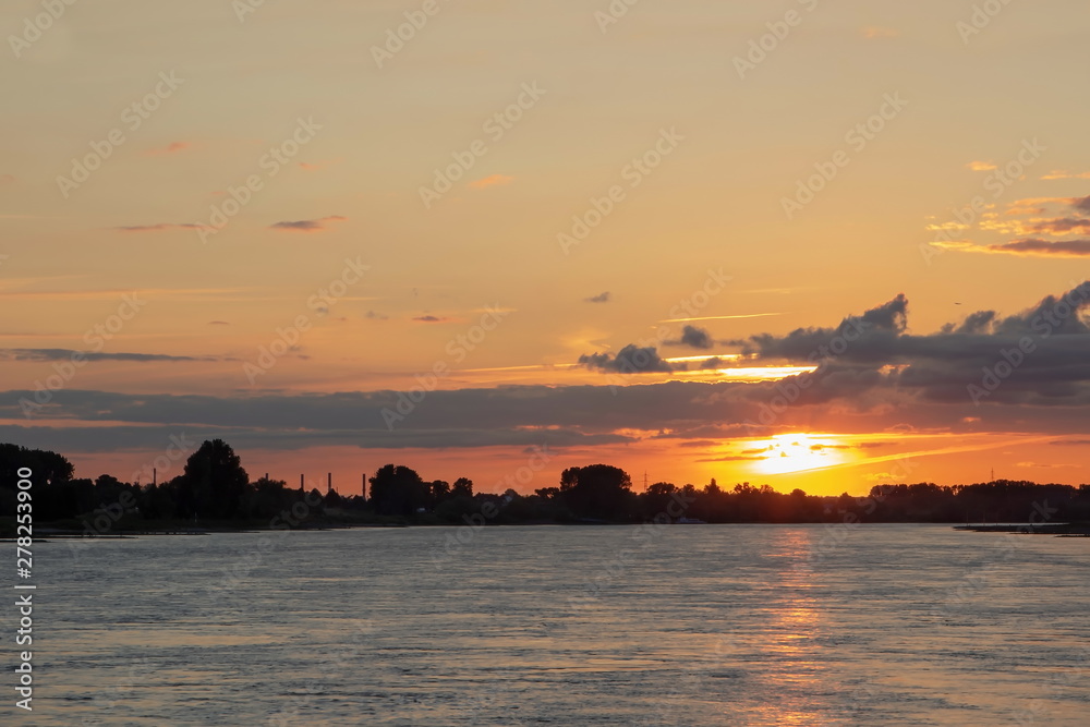 Naklejka premium Sonnenuntergang