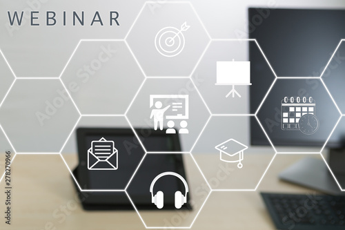 Konzeptbild zeigt ein Schulungsraum mit Aufruf zum Webinar über typische Ikonen