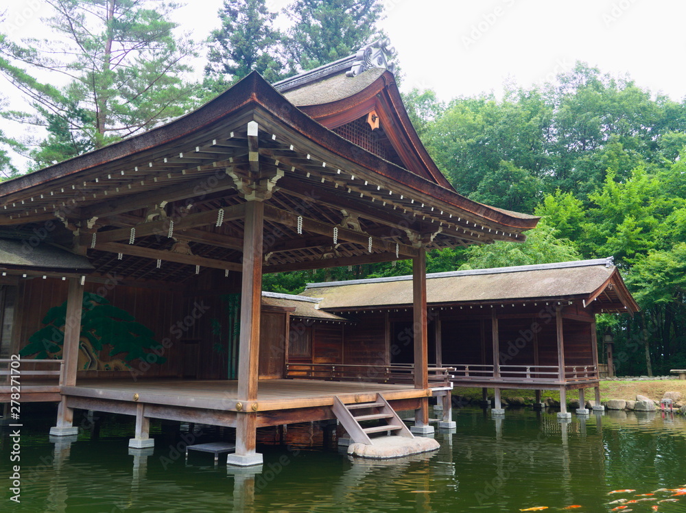 chinese pavilion in japanese garden