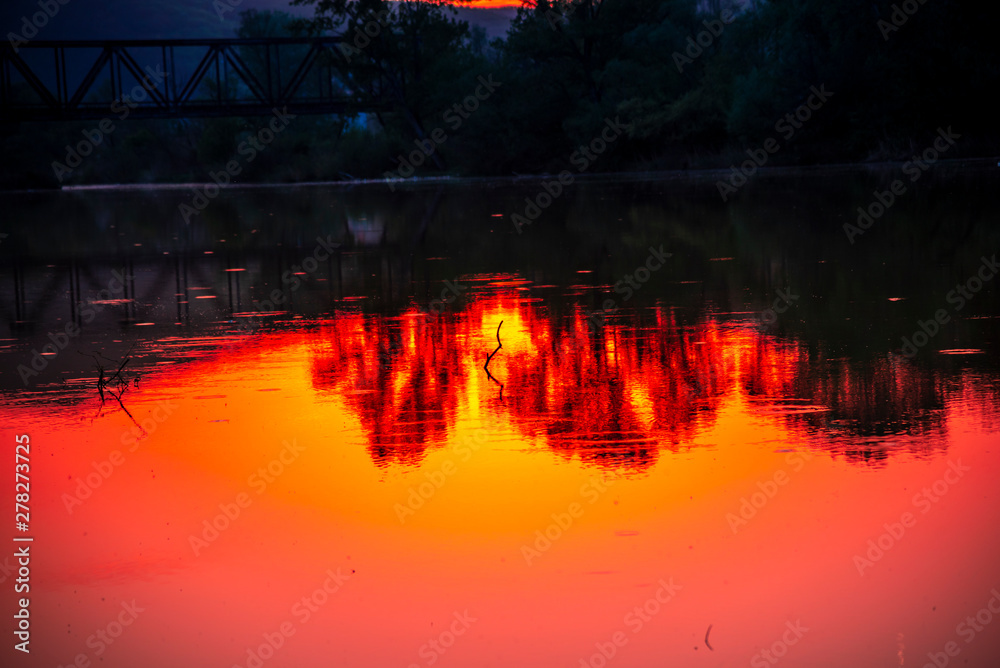 Obraz premium Sunset at the river