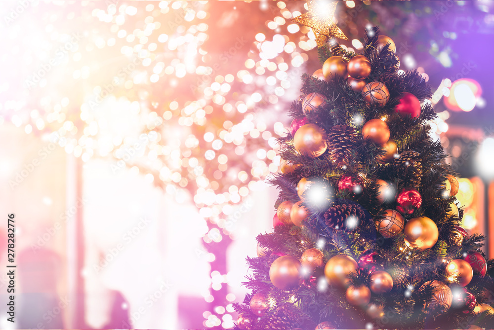 Fototapeta premium Christmas Background with bokeh light; Blurred Xmas background