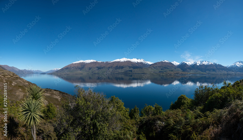 Fototapeta premium Stunning lake scenery in theSouthern Alps of New Zealand