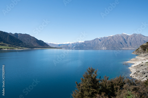 Stunning lake scenery in theSouthern Alps of New Zealand