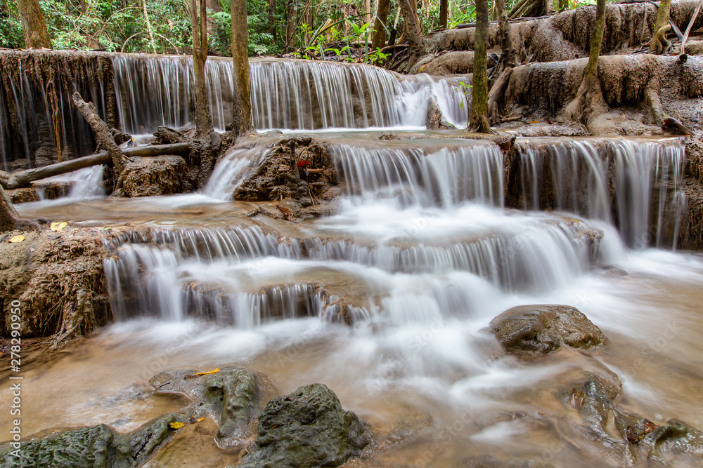 Fototapeta premium Huai Mae Khamin waterfall