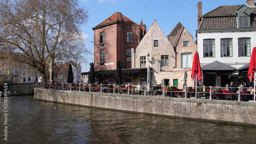 Bujas, Belgica, Tomar una cerveza en un lugar relajante y bello