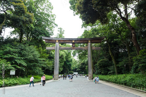 (東京都ｰ都市風景)新緑の中の明治神宮二の鳥居３