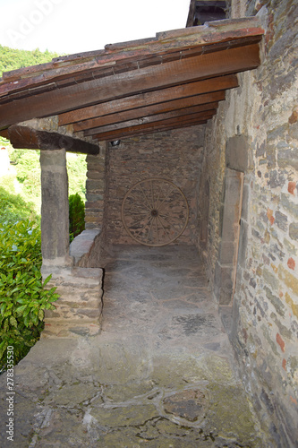 Fototapeta Naklejka Na Ścianę i Meble -  Rupit, pueblo medieval en provinvia de Barcelona