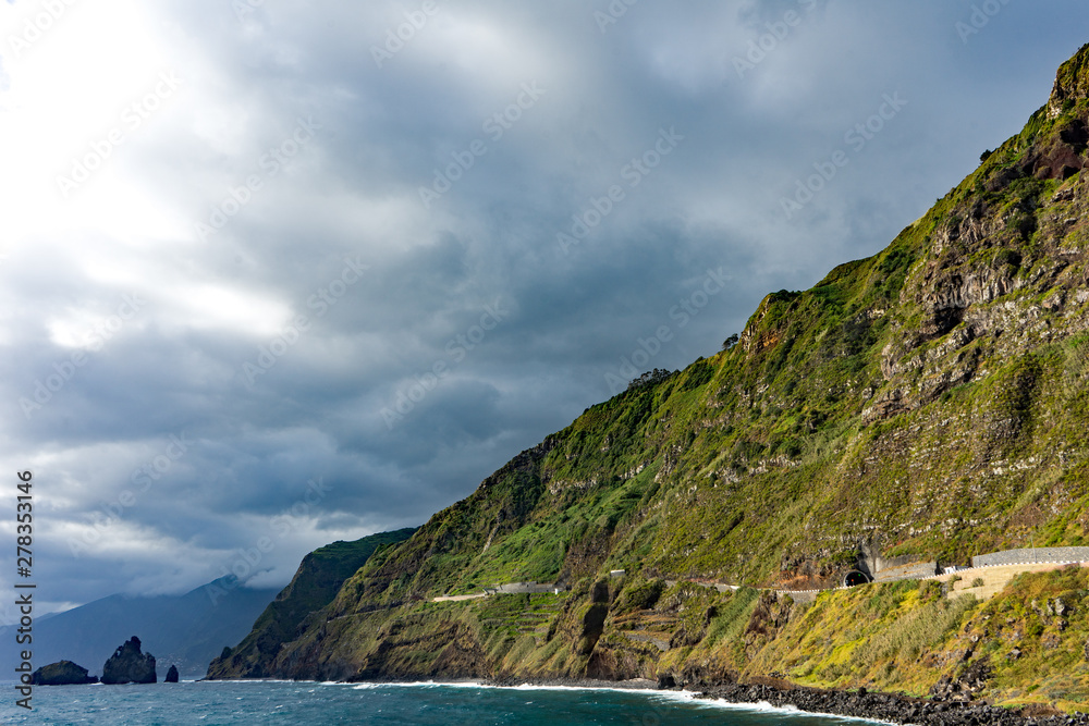 Madeira - Porto Moniz: Dramatische Küstenlandschaft